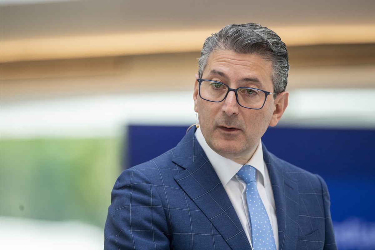 Der CEO der Post, Roberto Cirillo anlaesslich des Swiss Media Forum vom Freitag, 12. Mai 2023 auf dem Kongressschiff MS Diamant auf dem Vierwaldstaettersee in Luzern. (KEYSTONE/Urs Flueeler)