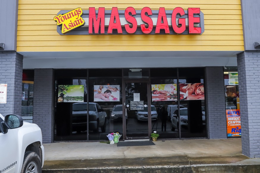 epa09080219 Flowers left by well-wishers sit at the entrance to Young&#039;s Asian Massage spa in Acworth, Georgia, USA, 17 March 2021. Robert Aaron Long, 21, has been apprehended in the shooting spre ...