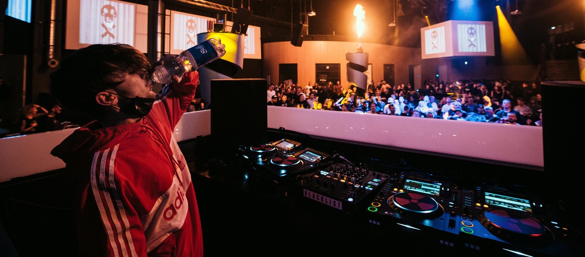Ein atypisches Foto von Panda Eyes. Live-Auftritte des Schweizer Dubstep-Produzenten wie hier am Blacklist Festival in Oberhausen (2019) sind eine Seltenheit.