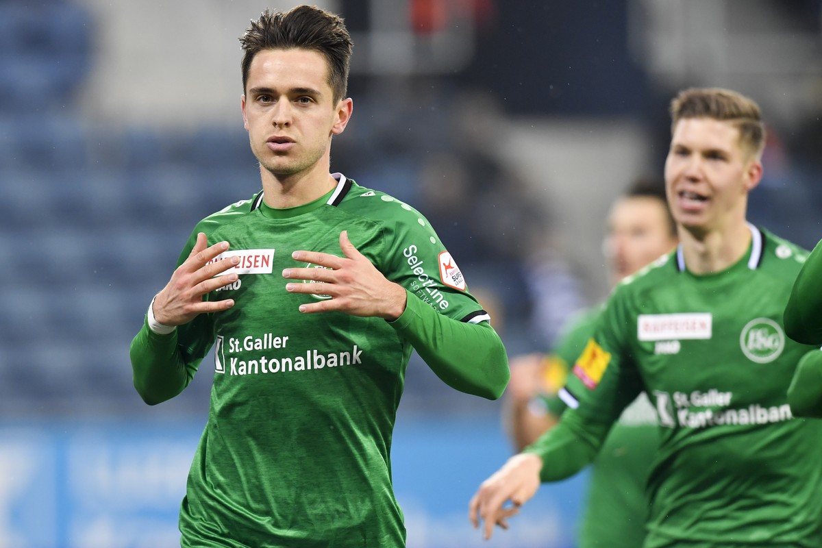 Der St. Galler Jordi Quintilla bejubelt sein Tor zum 0-1, beim Fussball Super-League Spiel zwischen dem FC Luzern und dem FC St. Gallen, am Sonntag, 1. Dezember 2019, in der Swissporarena in Luzern. ( ...
