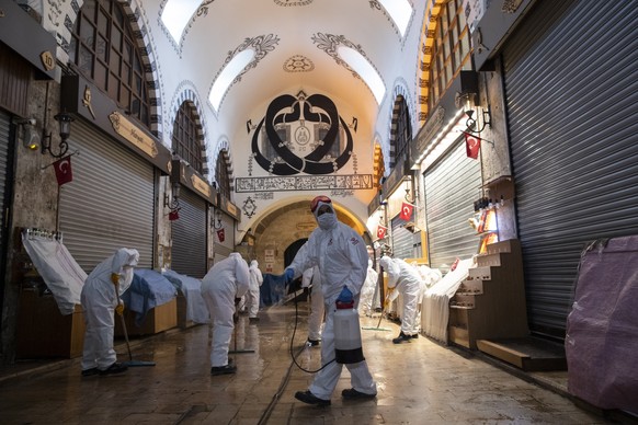 epa08449765 Fatih Municipality workers disinfect Egyptian Bazaar before reopening in Istanbul, Turkey, 28 May 2020. Istanbul&#039;s famous Grand Bazaar and Egyptian Bazaar will reopen on 01 June as th ...