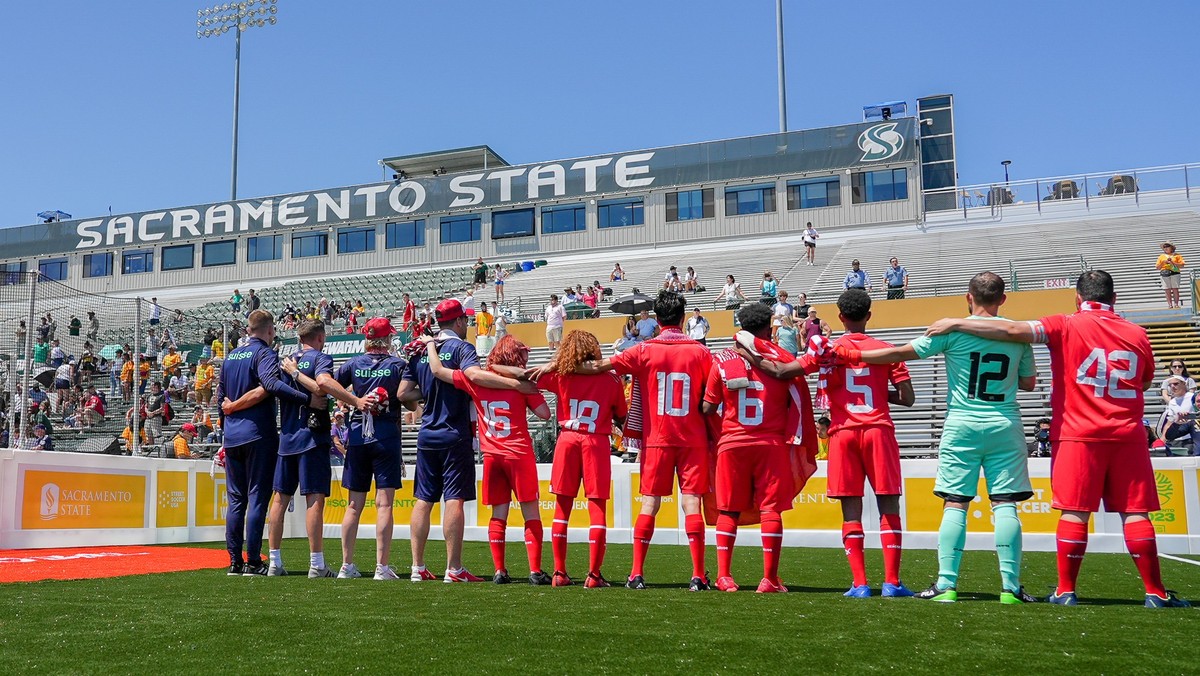 Die Schweizer Strassenfussball-Nationalmannschaft am Homeless Cup 2023 in Sacramento
