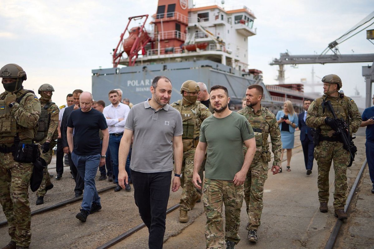 epa10097079 A handout photo made available by the Ukrainian Presidential Press Service shows Ukrainian President Volodymyr Zelensky (C) and G7 countries' ambassadors visit to the port of Odesa, U ...