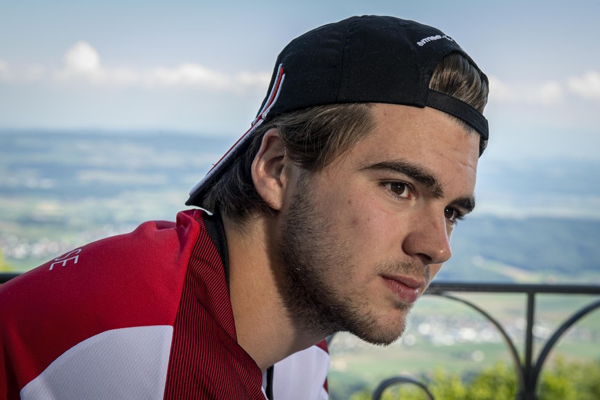 Nico Hischier ist ein Schweizer Eishockeyspieler, der seit Juli 2017 bei den New Jersey Devils aus der National Hockey League NHL unter Vertrag steht, am Montag 18. Mai 2020 in Magglingen. Foto Marcel ...