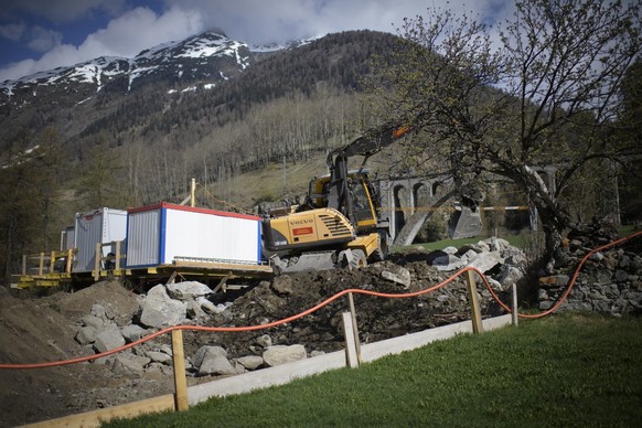 Blick auf eine Baustelle der Firmen Foffa Conrad und Bezzola Denoth, am Donnerstag, 26. April 2018, in Giarsun. Wie die Wettbewerbskommission WEKO mitteilt, buesst sie sieben Bauunternehmen im Unteren ...
