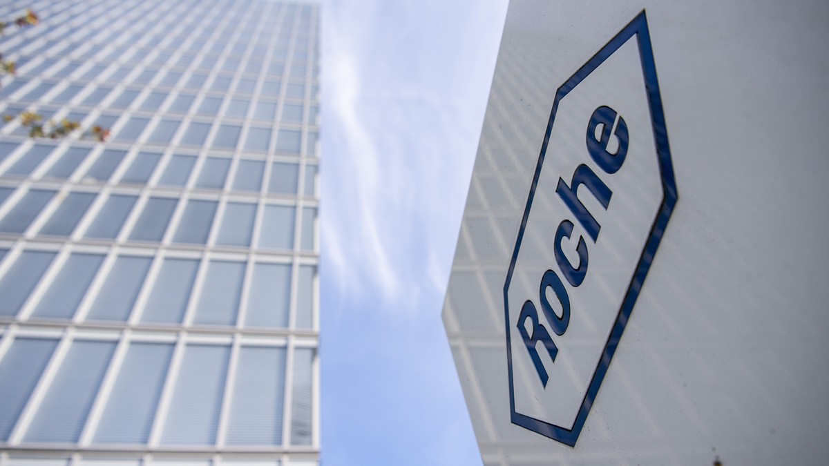 ARCHIVBILD ZUR MELDUNG, DASS SICH NOVARTIS VON ROCHE-ANTEILEN TRENNT --- Der Sitz von Roche Diagnostics International AG in Rotkreuz im Kanton Zug am Donnerstag, 8. Oktober 2020.(KEYSTONE/Urs Flueeler ...