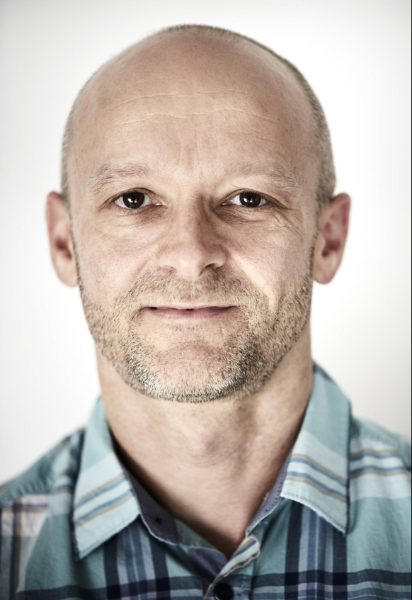 René Gloor (47) aus Oberkulm war mit dem Velo auf dem Heimweg, als er in Buchs durch zwei schreiende Frauen auf den Mann im Auto aufmerksam wurde. Ohne zuzögern packte Gloor den Mann, zerrte ihn aus d ...