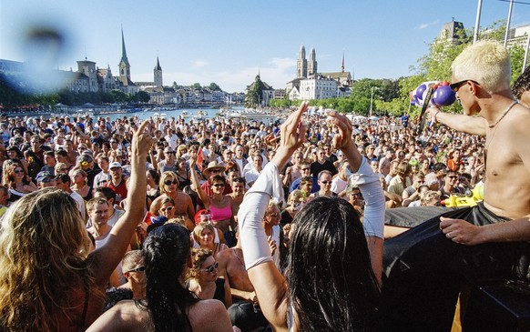 Zur Streetparade kamen erneut viele Besucher per Bahn.