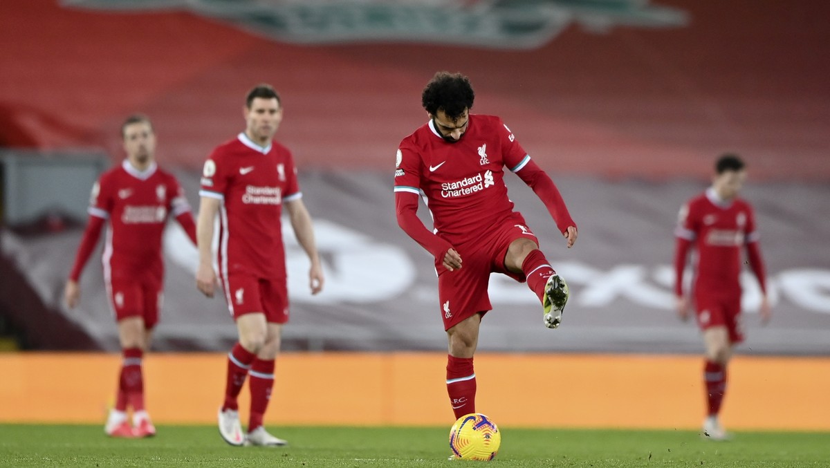 epa08994452 Liverpool's Mohamed Salah (C) and his teammates react during the English Premier League soccer match between Liverpool FC and Manchester City in Liverpool, Britain, 07 February 2021.  ...