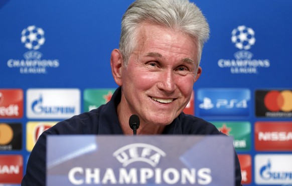 epa06366756 Bayern&#039;s head coach Jupp Heynckes addresses to media during a press conference in Munich, Germany, 04 December 2017. FC Bayern Munich will face Paris Saint-Germain in their UEFA Champ ...