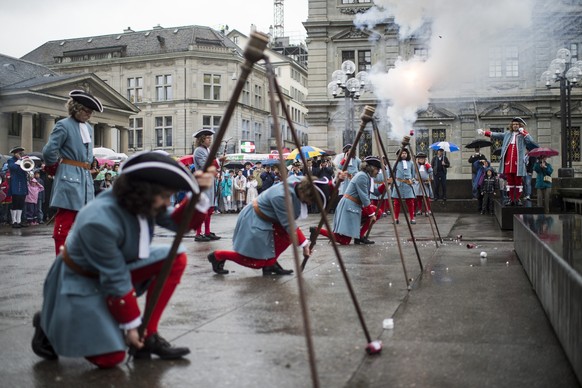 Die traditionelle Eröffnung des Festes mit Böllerschüssen muss abgeschafft werden.