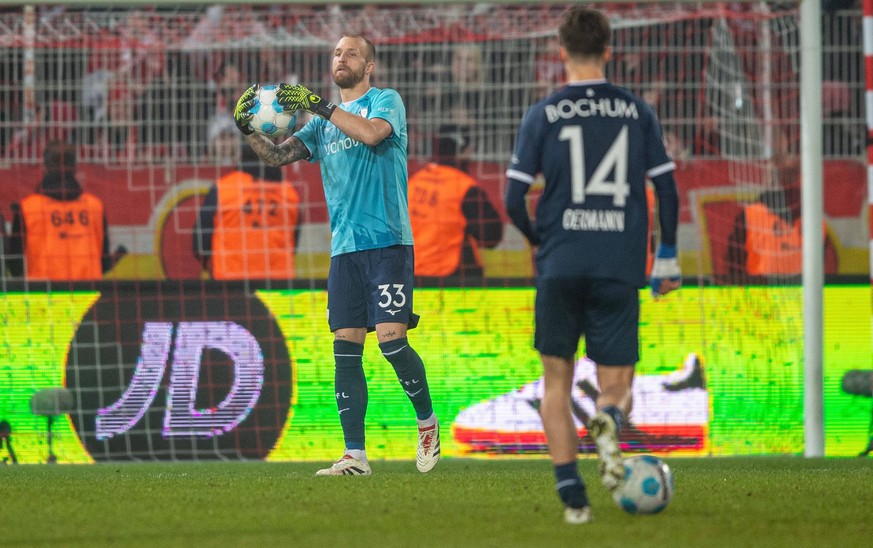 Fussball, Herren, Saison 2024/2025, 1. Bundesliga 14. Spieltag, 1. FC Union Berlin - VfL Bochum, Philipp Hofmann Bochum als Torwart, 14.12.2024, *** Soccer, Men, Season 2024 2025, 1 Bundesliga 14 Matc ...