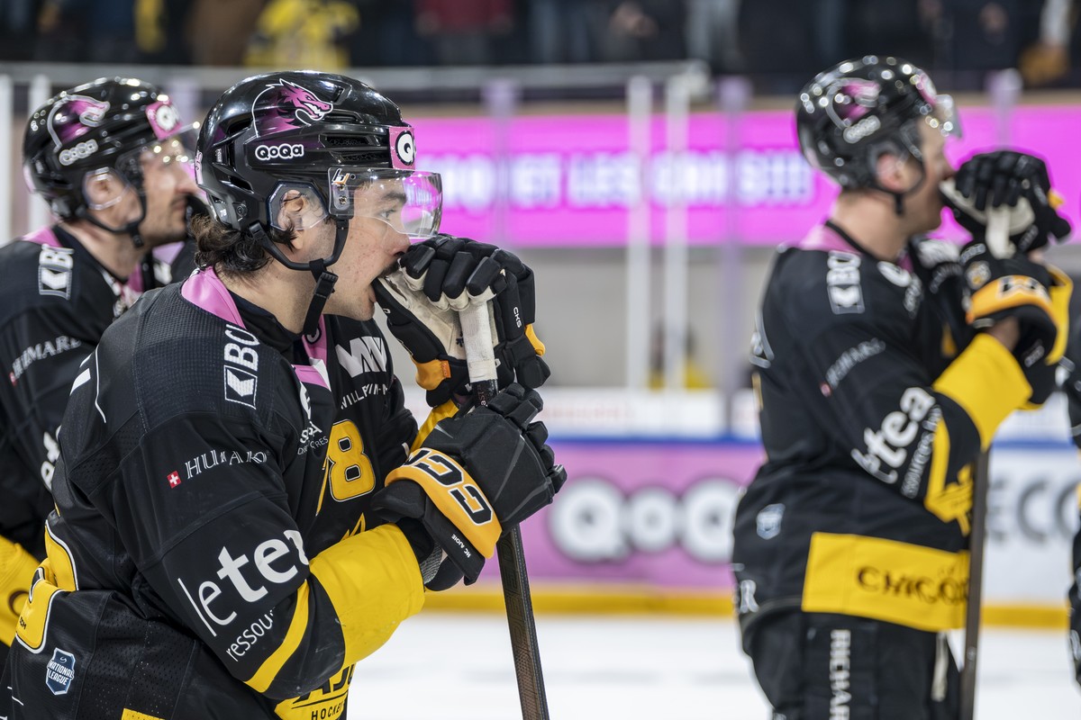 Kyen Sopa (78, HCA) enttaeuscht im vierten Spiel des Plyaouts der Eishockey National League zwischen dem HC Ajoie und dem HC Ambri-Piotta in der Raiffeisen Arena in Porrentruy , am Dienstag, 31. Maerz ...