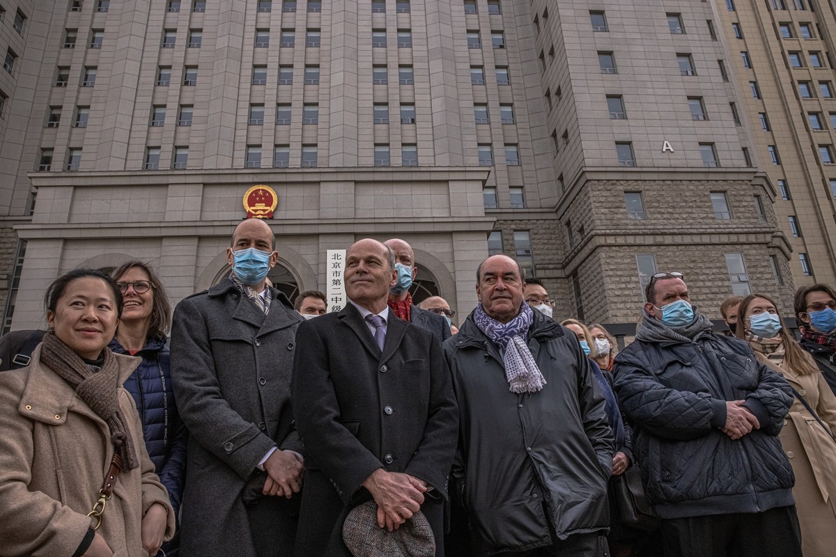epa09089081 Jim Nickel (4-L), deputy head of mission of the Canadian embassy in Beijing with other foreign diplomats from different countries, stand outside Intermediate People's Court where Cana ...