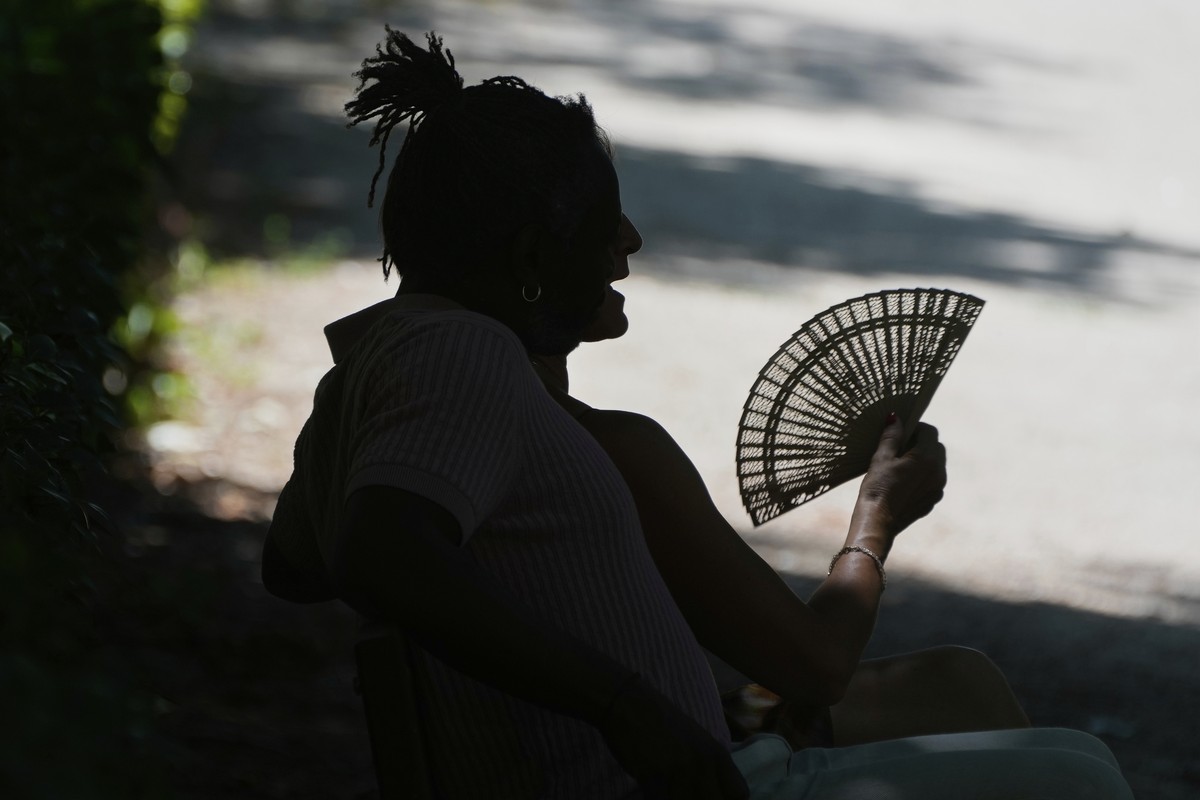 FILE - A man fans himself as he rests on a hot day in Retiro Park in Madrid, Spain, June 28, 2025. (AP Photo/Paul White, File)
Climate Europe Heat Deaths