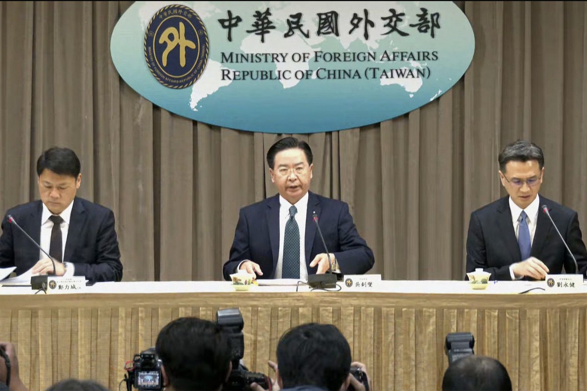 In this image from video released by Taiwan Ministry of Foreign Affairs Office, Taiwan Foreign Minister Joseph Wu, center, prepares to speak at a press conference after Honduras announced severance of ...