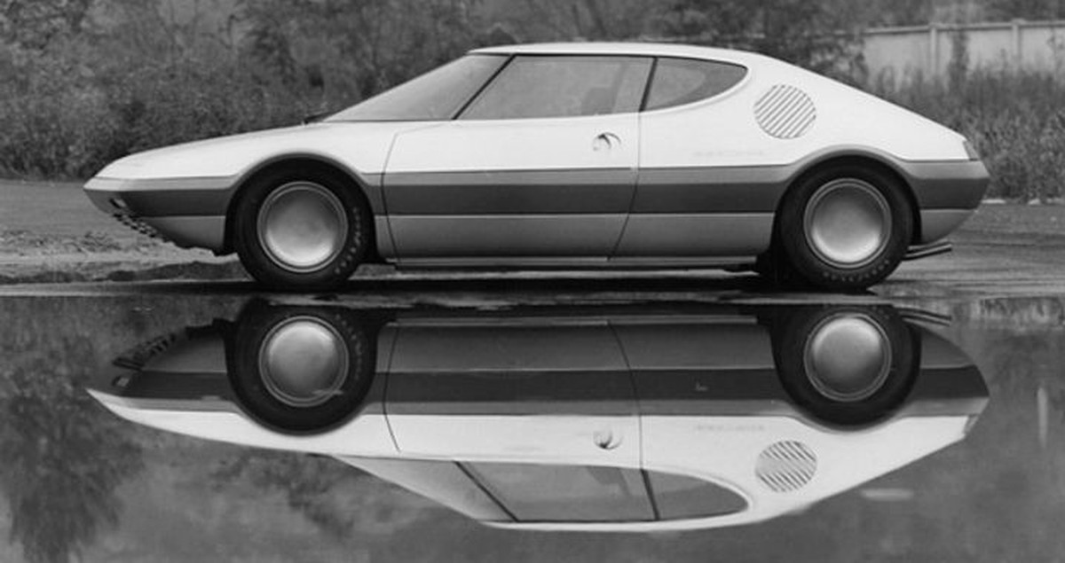 1973 NSU Trapeze by Bertone
Bertone presented the Trapeze at the Paris Motor Show in October 1973. Marcello Gandini design auto retro https://www.story-cars.com/1973-nsu-trapeze-by-bertone