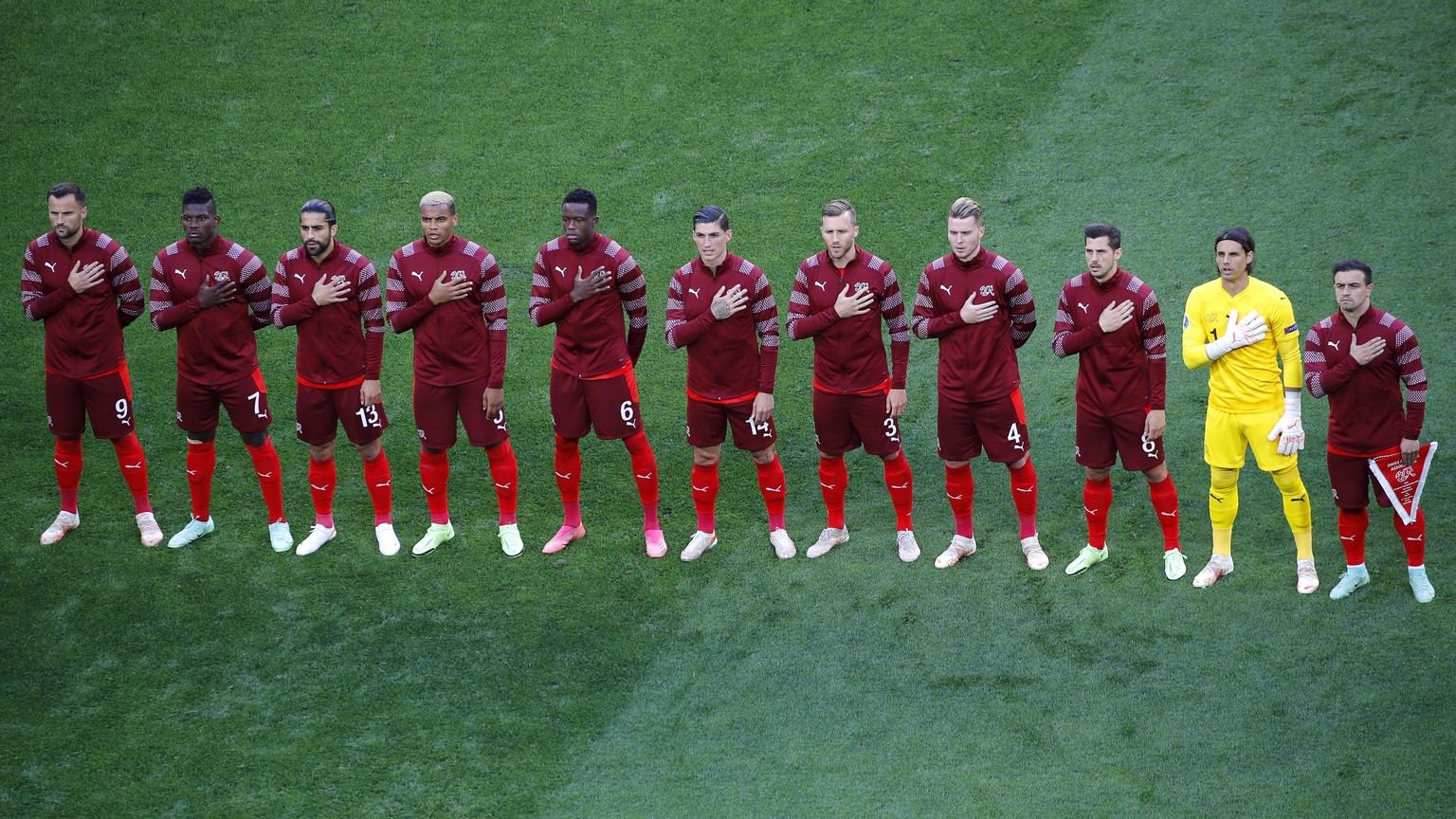 epa09318131 Players of Switzerland line up for the UEFA EURO 2020 quarter final match between Switzerland and Spain in St.Petersburg, Russia, 02 July 2021. EPA/Anton Vaganov / POOL (RESTRICTIONS: For  ...