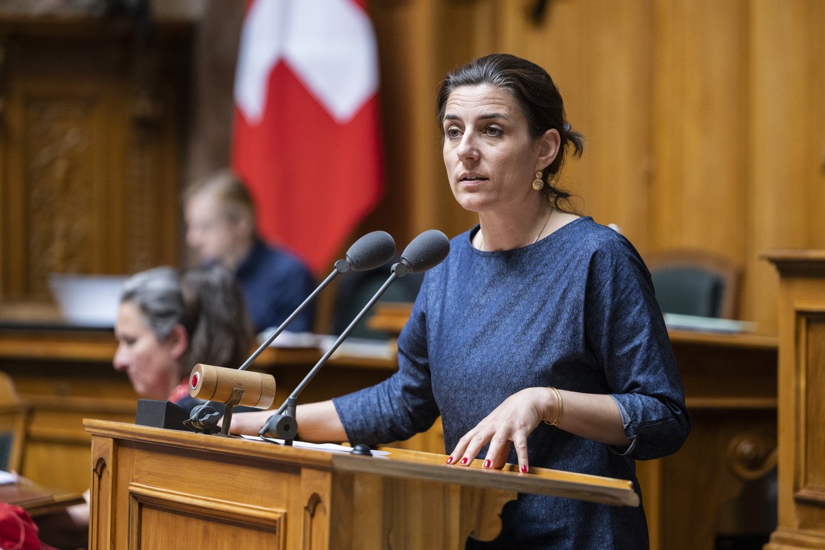 Flavia Wasserfallen, SP-BE, begruendet ihren Minderheitsantrag in der Debatte um die Initiative fuer tiefere Krankenkassenpraemien, an der Sommersession der Eidgenoessischen Raete, am Dienstag, 31. Ma ...
