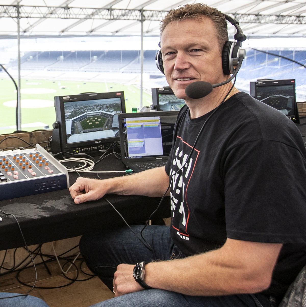 Stefan Hofmaenner, SRF Kommentator, und Adrian Kaeser, Schwingerkoenig 1989 und SRF Experte, von links, anlaesslich des Produktionsrundgang "Blick hinter die SRG-Kulissen beim ESAF 2019" am  ...