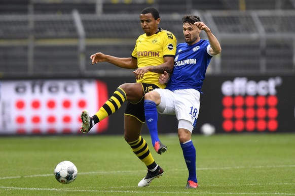 epa08425905 Dortmund&#039;s Manuel Akanji (L) vies for the ball with Schalke&#039;s Daniel Caligiuri during the German Bundesliga soccer match between Borussia Dortmund and Schalke 04 in Dortmund, Ger ...