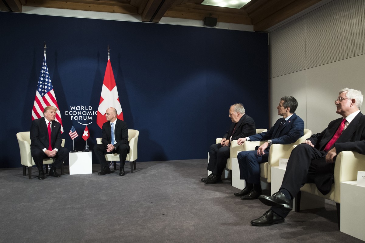 ARCHIV - ZU BUNDESRAT IGNAZIO CASSIS, DER AM 1. FEBRUAR 2018 3 MONATE IM AMT IST, STELLEN WIR IHNEN FOLGENDES BILDMATERIAL ZUR VERFUEGUNG - US President Donald J. Trump, left, and Swiss Federal Presid ...