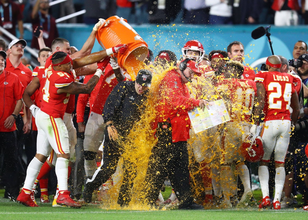 NFL, American Football Herren, USA Super Bowl LIV-San Francisco 49ers vs Kansas City Chiefs, Feb 2, 2020 Miami Gardens, Florida, USA Kansas City Chiefs head coach Andy Reid is dunked with Gatorade by  ...
