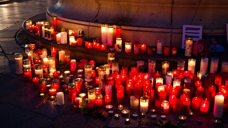 In vielen Städten in Österreich wurde mit Kerzen der verstorbenen Ärztin gedacht. So auch in Linz.