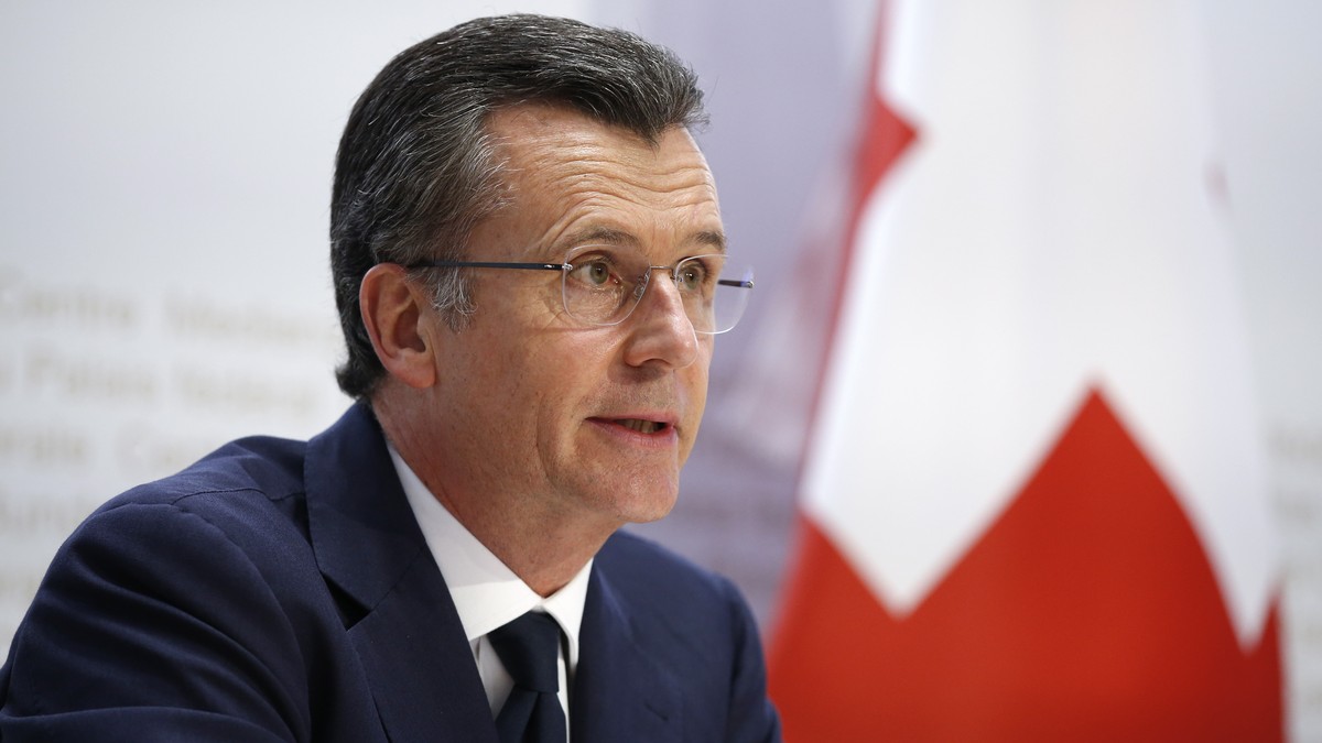 epa08780700 Philipp Hildebrand, a former head of the Swiss Central Bank, speaks at a press conference in Bern, Switzerland, 28 October 2020. The Swiss government has nominated Hildebrand as candidate  ...