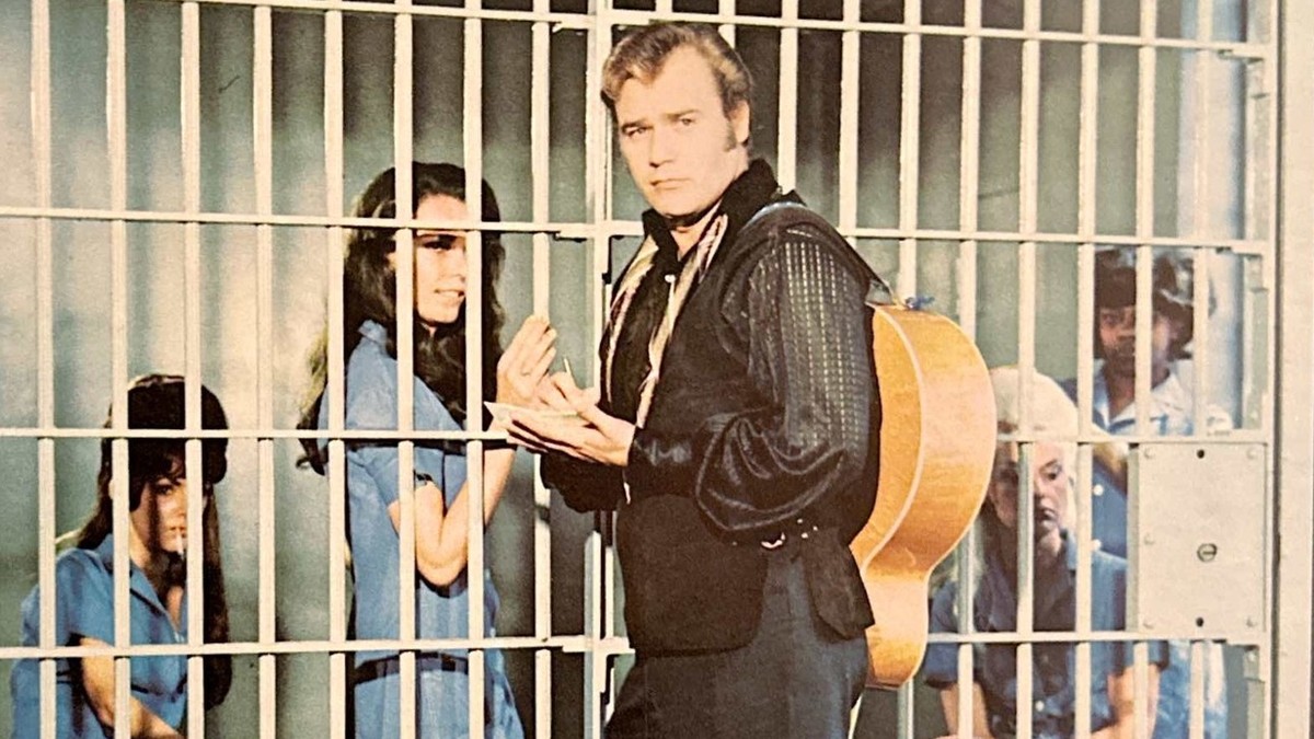 19 grossartige Albumcovers der Countrymusik, die du gesehen haben musst