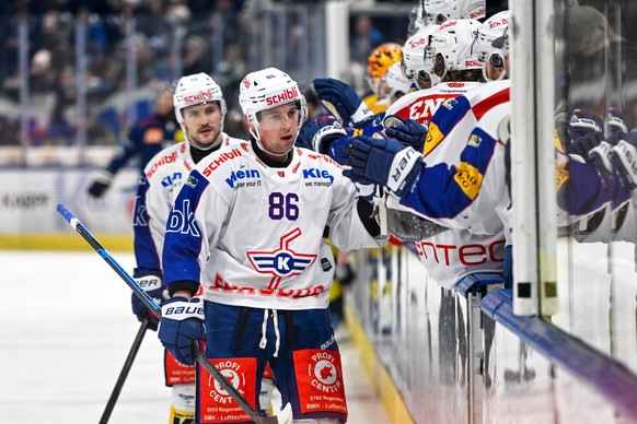 Tyler Morley (EHCK)b celebrate his goal, during the regular season National League game between HC Ambri Piotta and EHC Kloten at the ice stadium Gottardo Arena, Switzerland, January 17, 2026. (KEYSTO ...