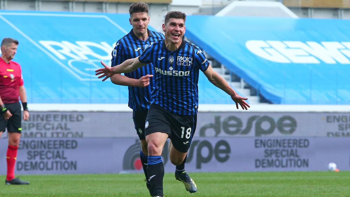 epa09143595 Atalanta's Ruslan Malinovsky celebrates after scoring the 1-0 goal during the Italian Serie A soccer match Atalanta BC vs Juventus at the Gewiss Stadium in Bergamo, Italy, 18 April 20 ...