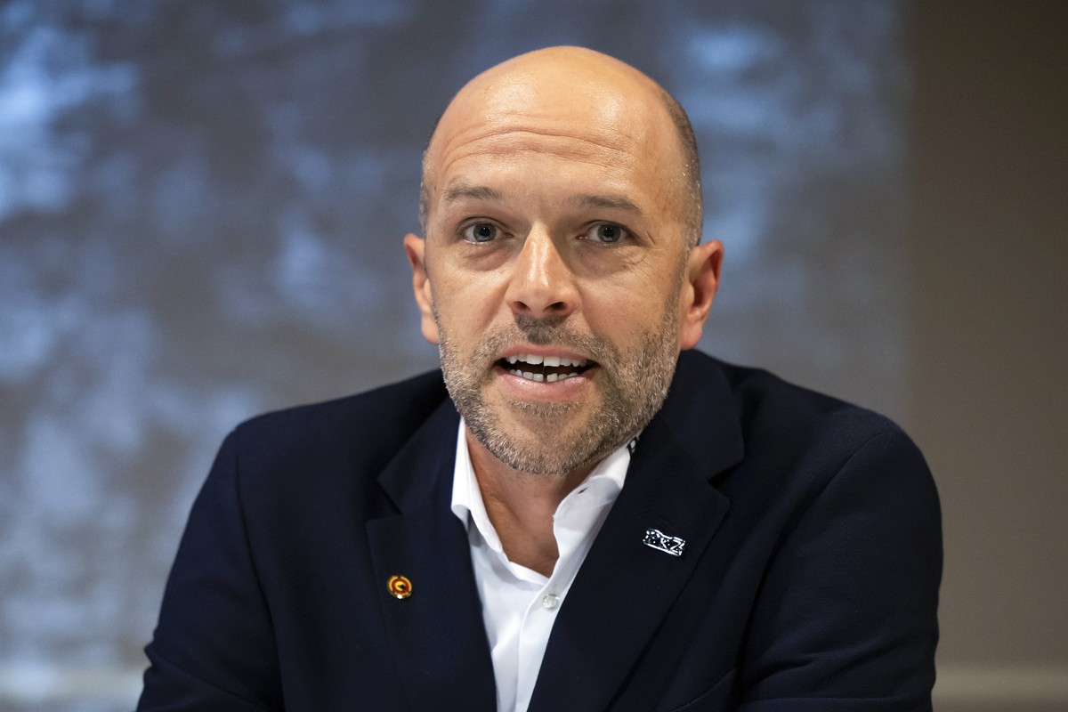 Andrew Ebbett, Sportchef SC Bern, spricht waehrend einer Medienkonferenz zur Saison 2023/24, am Montag, 28. August 2023 in der PostFinance Arena in Bern. (KEYSTONE/Peter Klaunzer)