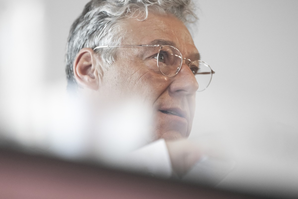 Filippo Lombardi, Praesident des HC Ambri-Piotta, spricht zur neuen Saison 2023/24 am Dienstag, 12. September 2023 in Ambri. (KEYSTONE/TI-PRESS/Pablo Gianinazzi)