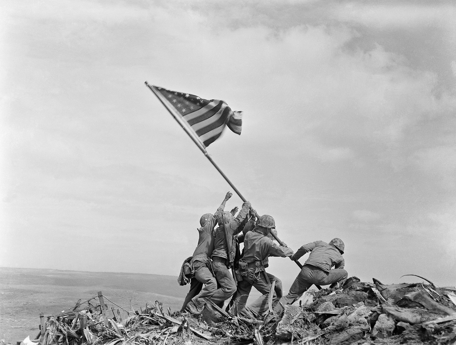 «Raising the Flag on Iwo Jima» von Joe Rosenthal, 1945.