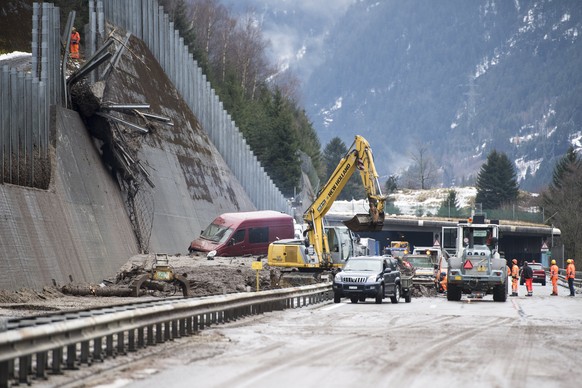 epa06467578 Spilled A2 highway between the Wilerplanggen and the Ripplistal gallery, Switzerland, 23 January 2018. The mudslide spilled the A2 over a width of 50 meters (about 400 m3), detected a vehi ...