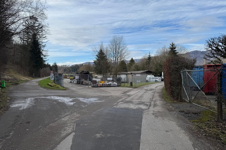 Die Fussgängerroute vom Bahnhof zur Tennishalle. Mit dem öffentlichen Verkehr reiste fast niemand an.