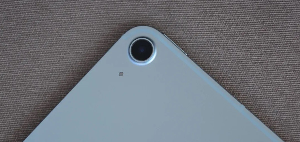 Die Kamera des iPad Air (2024) löst weiterhin mit 12 Megapixeln auf.