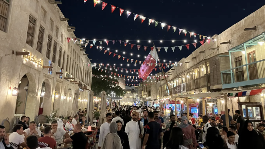 Emsiges Treiben am Souq Waqif, dem Marktplatz und Treffpunkt der Menschen im Herzen von Doha.