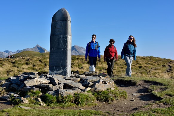 Der Dreibündenstein ob Chur ist historisches Denkmal, Grenzstein und ein grossartiger Aussichtspunkt.