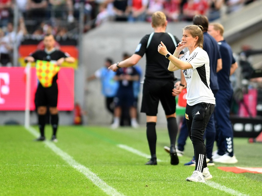 11.05.2024, Cologne, Germany, Rhein-Energie-Stadium, 1. FC Koeln vs 1. FC Union Berlin - 1. Bundesliga, Co-Trainerin Marie-Louise Eta Union Berlin gestikuliert, gestik Foto Ralf Treese DFB / DFL REGUL ...