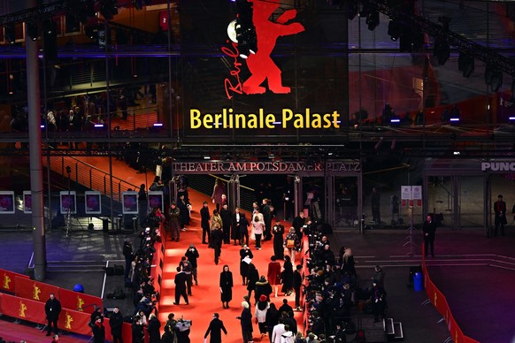 epa12765360 Guests arrive for the closing ceremony of the 76th Berlin International Film Festival, in Berlin, Germany, 21 February 2026. The 76th Berlinale runs from 12 to 22 February 2026. EPA/FABIAN ...