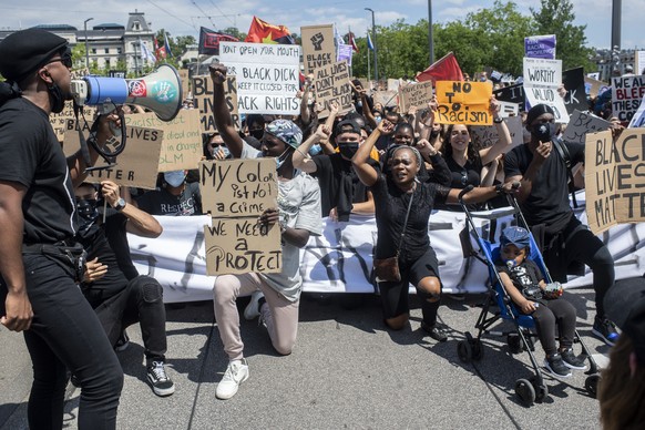 People demonstrate against racism after the worldwide movement of the Black Lives Matter (BLM) protest against the recent death of George Floyd in Zurich, Switzerland, 13 June 2020. Floyd, a 46-year-old African-American man, died on 25 May after being detained by police officers in Minneapolis (Minnesota), USA. (KEYSTONE/Ennio Leanza)