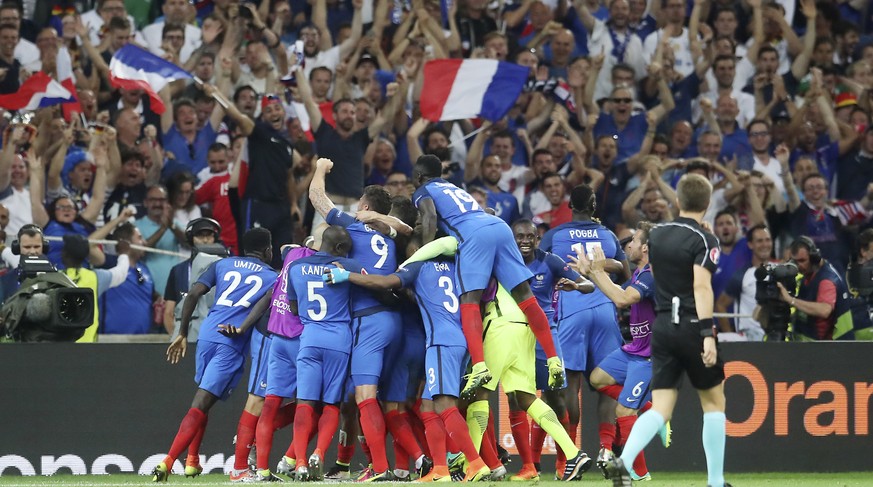 Frankreich nach dem 2:0 von Griezmann in Ekstase!