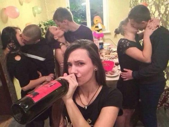 So, erst mal mit Mandarindli entspannen und: PICDUMP!\nDas war letztes Jahr

Silvester 2020 gibt es das gleich Bild, einfach ohne die Pärchen im Hintergrund