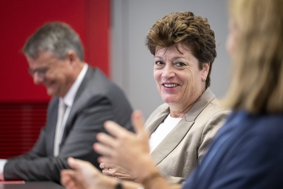 Silvia Steiner, Bildungsdirektorin und Praesidentin des Universitaetsrats, mitte, informiert an einer Medienkonferenz ueber das Projekt "Med500+" mit dem der Regierungsrat die Studienplaetze ...