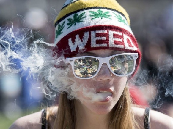 Psychoaktives THC aus Marihuana hilft Senioren gegen chronische Schmerzen. Zu kiffen brauchen sie aber nicht: Medikamente wie Dronabinol liefern denselben Effekt. (Symbolbild)