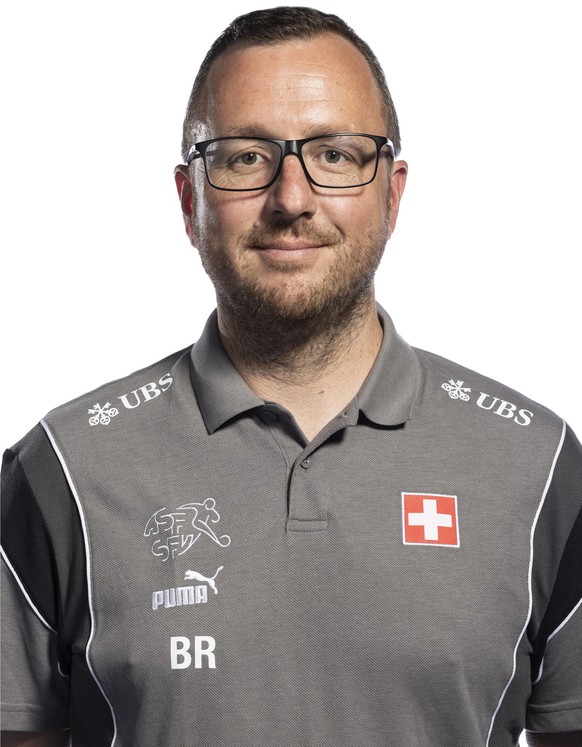 Portrait von Bertram Rieger, Arzt des Schweizer Fussball Nationalteams der Damen, fotografiert am 28. Mai 2024 in Magglingen. (SFV/KEYSTONE/Fabio Blaser)