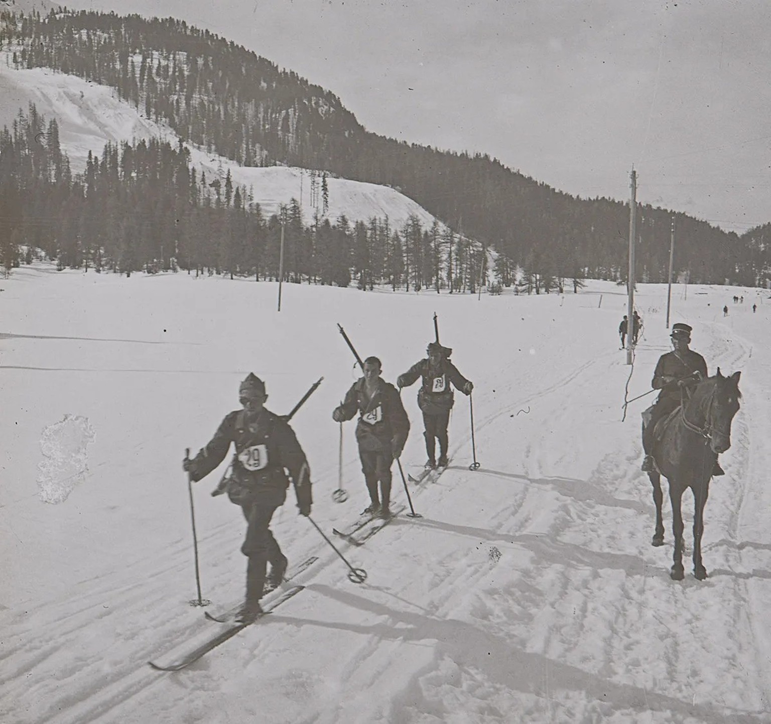 Skipatrouillen-Wettlauf 1916 im Engadin.