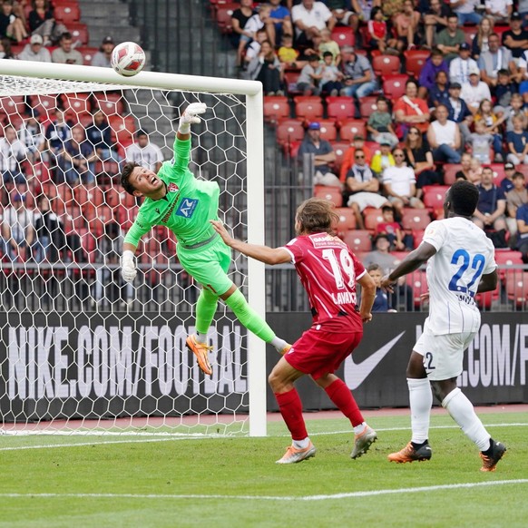 IMAGO / Geisser

Foto Manuel Geisser 07.08.2022 Stadion Letzigrund Fussball Superleague Saison 2022/2023 FC Zuerich - FC Sion. Bild .Torhueter Heinz LIndner (FC Sion) in voller Aktion *** Photo Manuel ...